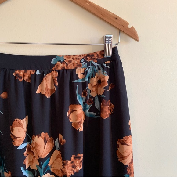 EVERLY floral skirt . - Picture 3 of 4